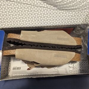 NWT Birkenstock Taupe Suede Sandals